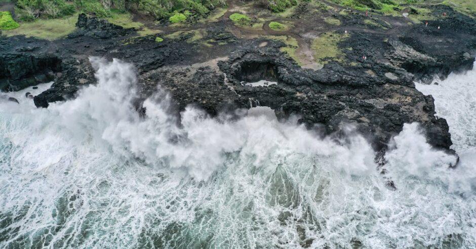 découvrez la beauté envoûtante de l'île maurice, une destination paradisiaque réputée pour ses plages de sable fin, ses paysages luxuriants et sa culture riche. plongez dans l'aventure mauricienne, entre activités nautiques, excursions botaniques et dégustations culinaires. préparez votre voyage vers ce coin de paradis!