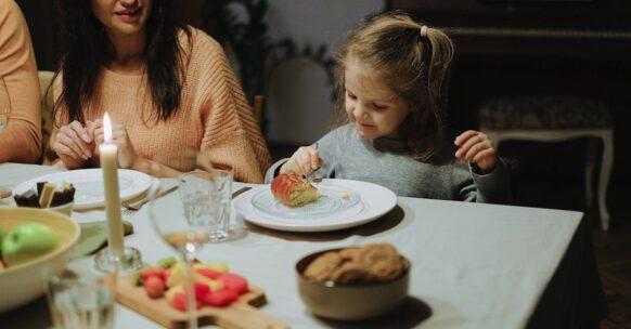 découvrez notre délicieux gâteau au yaourt, une recette simple et moelleuse, parfaite pour tous les gourmands. idéal pour le petit déjeuner ou le dessert, ce gâteau se décline en différentes saveurs pour ravir vos papilles. facile à préparer, il deviendra vite un incontournable de votre cuisine !