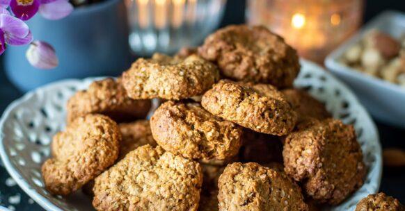 découvrez nos délicieuses recettes de cookies à l'avoine, alliant texture moelleuse et saveurs irrésistibles. parfaits pour un goûter sain ou une gourmandise apéritive, ces biscuits à l'avoine raviront les petits comme les grands. faites le plein d'énergie avec ces douceurs savoureuses et faciles à préparer !