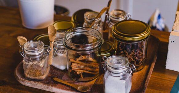 découvrez nos délicieuses recettes de bretzels sucrés à la cannelle, croustillants à l'extérieur et moelleux à l'intérieur. parfaits pour une collation gourmande ou un dessert, ces bretzels sont enrobés d'un mélange de sucre et de cannelle qui les rend irrésistibles. idéaux pour toute occasion, ils raviront petits et grands!