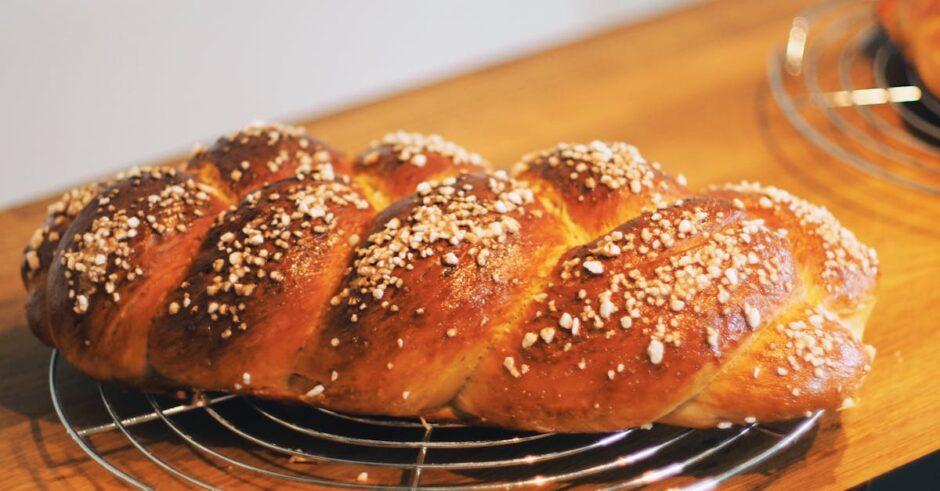 découvrez le plaisir d'une brioche moelleuse et savoureuse, parfaite pour le petit-déjeuner ou le goûter. apprenez à réaliser cette délicieuse pâtisserie française avec notre recette facile étape par étape.