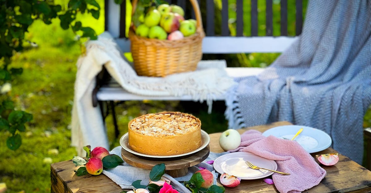 découvrez notre savoureuse recette de gâteau aux pommes, alliant tendresse et moelleux, parfaite pour les amateurs de desserts fruités. facile à préparer, ce délice sera le point d'orgue de vos pauses gourmandes!