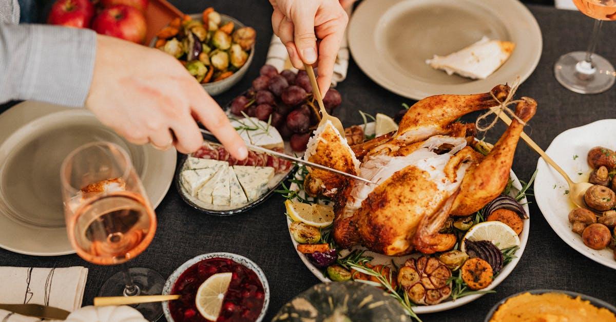 découvrez nos tenders de poulet cuits au four, croustillants à l'extérieur et juteux à l'intérieur. parfaits pour un dîner rapide et délicieux, ils séduiront toute la famille avec leur saveur irrésistible et leur préparation saine.