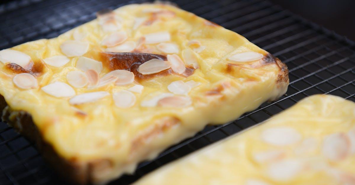 découvrez notre savoureux cheesecake, un dessert crémeux et délicieux qui ravira vos papilles. parfait pour toutes les occasions, il allie une croûte croustillante à une garniture riche au fromage. essayez-le dès maintenant et succombez à la douceur du cheesecake !