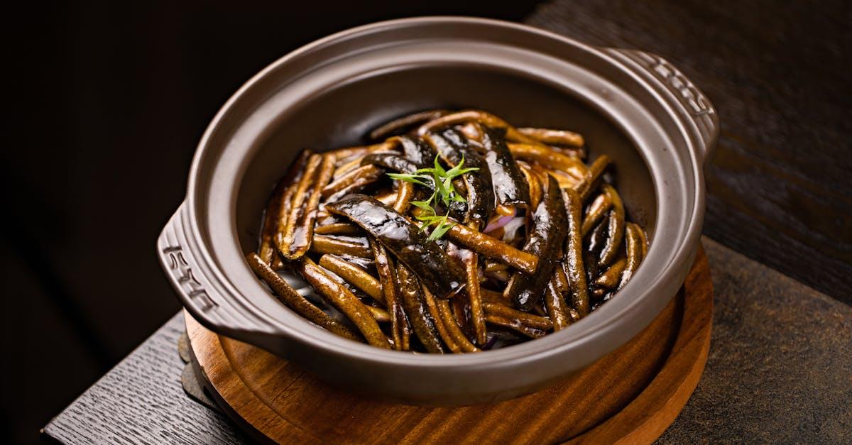 découvrez notre délicieuse recette d'aubergine chinoise, un plat savoureux où les aubergines sont marinées et cuisinées à la perfection avec des épices asiatiques. idéal pour accompagner vos repas ou en plat principal, cette recette simple allie santé et goût, à essayer absolument !