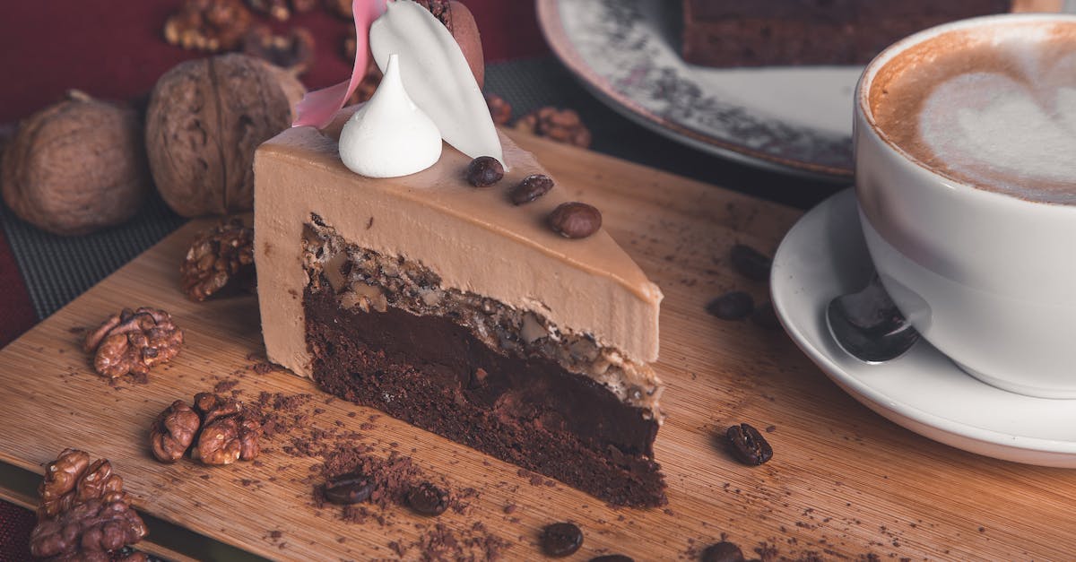 découvrez notre délicieux gâteau au chocolat, riche et moelleux, parfait pour toutes les occasions. idéal pour les amateurs de chocolat, il saura émerveiller vos invités avec sa texture fondante et son goût intense. recette facile à réaliser pour un dessert inoubliable!