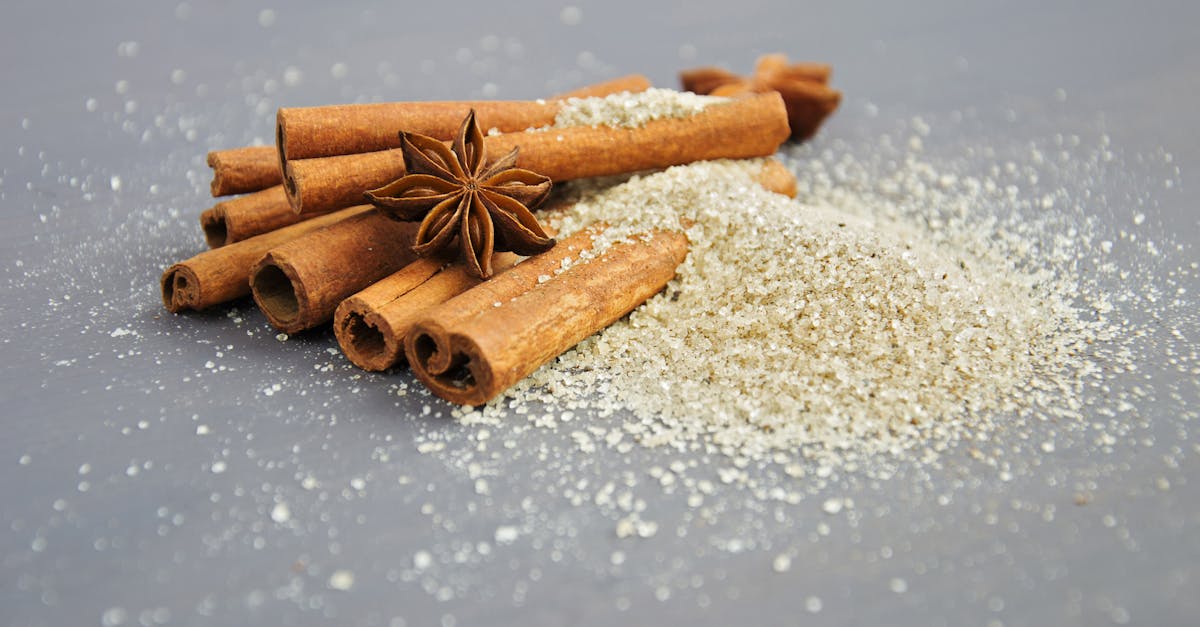 découvrez nos délicieuses bretzels au sucre et à la cannelle, croustillantes à l'extérieur et moelleuses à l'intérieur. parfaites pour une collation sucrée, ces bretzels faits maison sont idéales pour toutes les occasions !