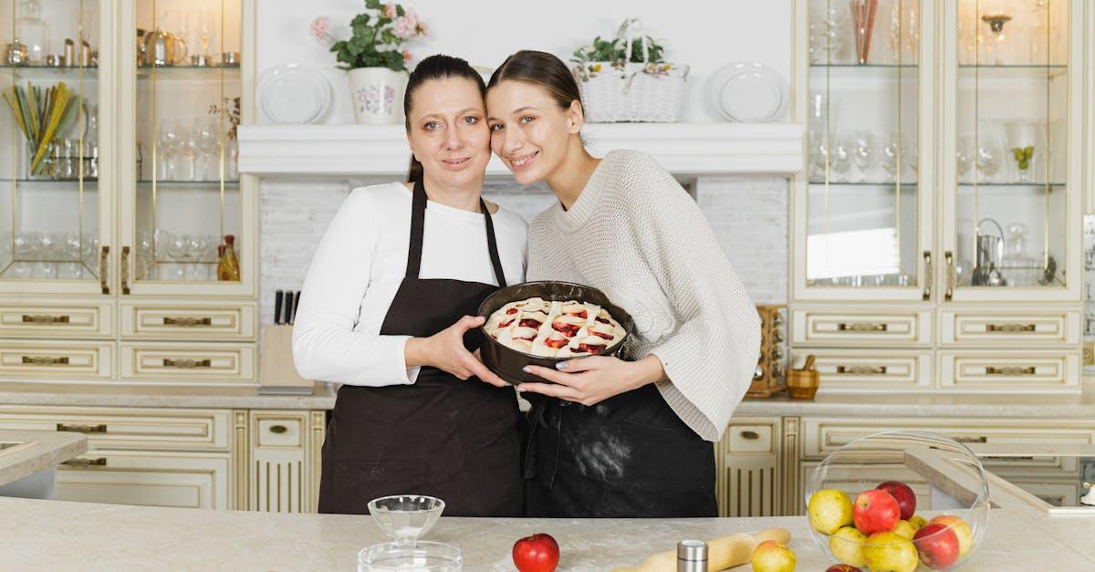 découvrez la douceur d'une tarte aux pommes traditionnelle comme le faisait votre grand-mère. cette recette classique allie des pommes juteuses à une pâte dorée et croustillante, parfaite pour régaler famille et amis lors des occasions spéciales ou simplement pour une douceur maison.