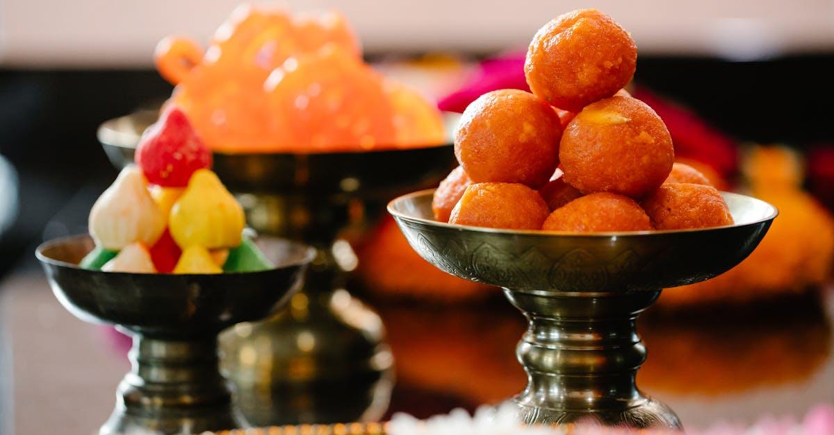 découvrez le halwa, un délice sucré traditionnel de diverses cultures, préparé à partir de semoule, de sucre et d'huile, et souvent agrémenté de fruits secs et d'épices, idéal pour accompagner vos moments de convivialité.