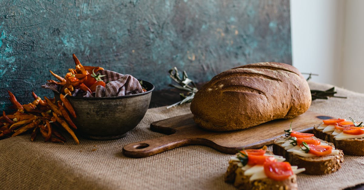 découvrez la magie du pain fait maison avec notre recette facile et savoureuse. apprenez à préparer un pain frais, croustillant à l'extérieur et moelleux à l'intérieur, parfait pour accompagner vos repas ou pour déguster seul. éveillez votre créativité en ajoutant des ingrédients variés et savourez le plaisir du fait maison.