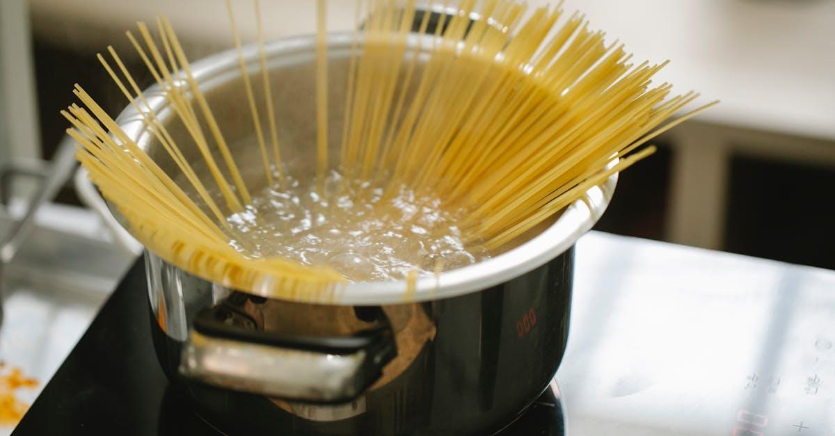 découvrez la recette des tagliatelles maison, un délice de pâtes fraîches à préparer soi-même. apprenez à réaliser ces nouilles savoureuses avec des ingrédients simples et naturels, pour un repas authentique qui ravira vos papilles. idéal pour accompagner vos sauces préférées !