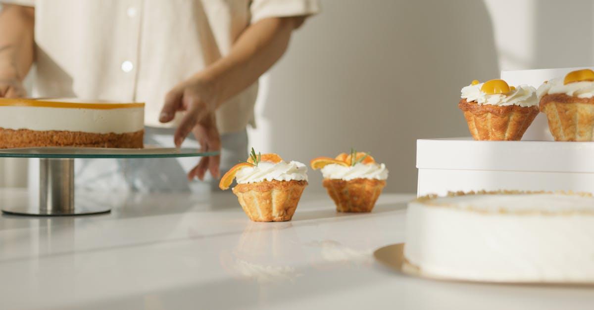 découvrez notre délicieuse recette de lemon cake, un gâteau moelleux au goût acidulé de citron. parfait pour les amateurs de desserts fruités, ce gâteau apporte une touche de fraîcheur à vos pauses sucrées. idéal pour toutes les occasions, régalez vos invités avec ce classique revisité.