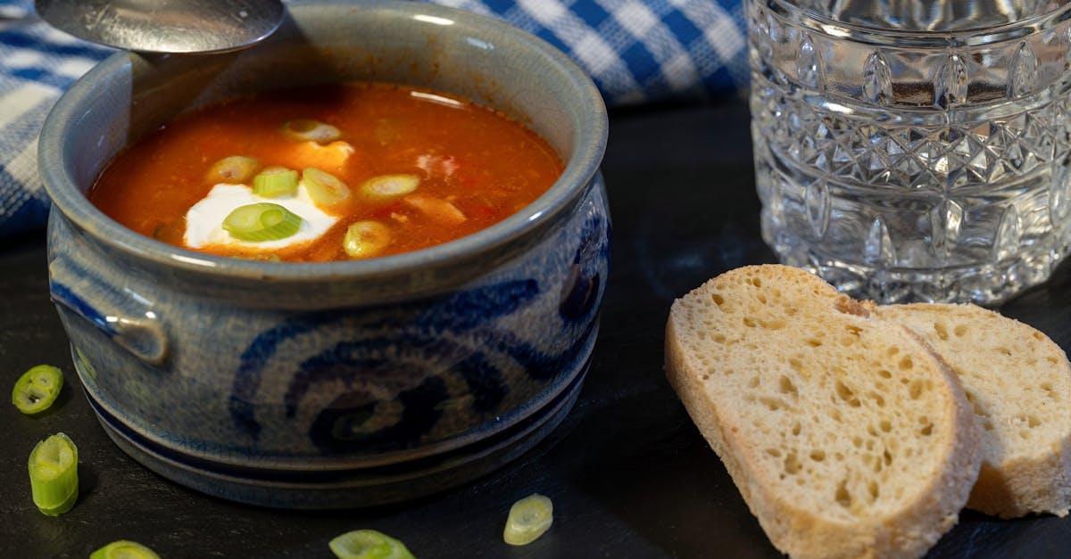 découvrez notre délicieuse recette de soupe de melon, un plat rafraîchissant et léger parfait pour les journées ensoleillées. idéale en entrée ou en apéritif, cette soupe se marie parfaitement avec des herbes fraîches et un filet de citron.