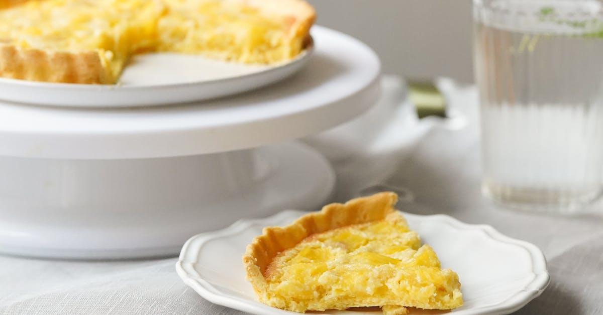 découvrez notre délicieuse tarte au citron sans cuisson, une recette simple et rapide qui ravira vos papilles. avec sa croûte légère et son crémeux au citron rafraîchissant, ce dessert est parfait pour toutes les occasions. savourez une explosion de saveurs citronnées sans avoir besoin d'un four !