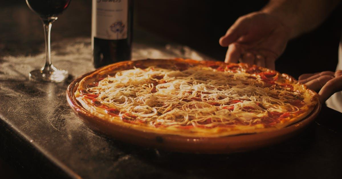 découvrez notre délicieuse tarte aux oignons, une recette réconfortante et savoureuse qui marie parfaitement la douceur des oignons caramélisés avec une pâte croustillante. idéale en entrée ou en plat principal, cette tarte ravira vos papilles et apportera une touche de chaleur à vos repas.