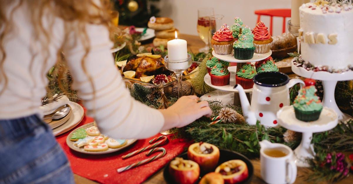 découvrez nos délicieux cupcakes red velvet, alliant un moelleux irrésistible à une saveur chocolatée subtile. parfaits pour toutes les occasions, ces douceurs délicatement généreuses sont garnies d'un crémeux frosting au fromage à la crème. laissez-vous séduire par l'élégance et le goût de ces gourmandises incontournables !