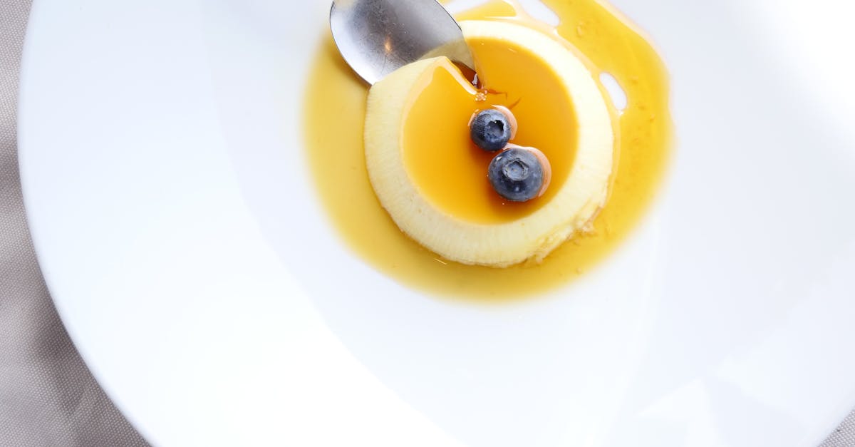 savourez notre délicieuse crème brûlée à la vanille, un dessert irrésistible alliant une texture crémeuse et un caramel croquant. découvrez la douceur et l'élégance de ce classique de la pâtisserie française, parfait pour toutes les occasions.