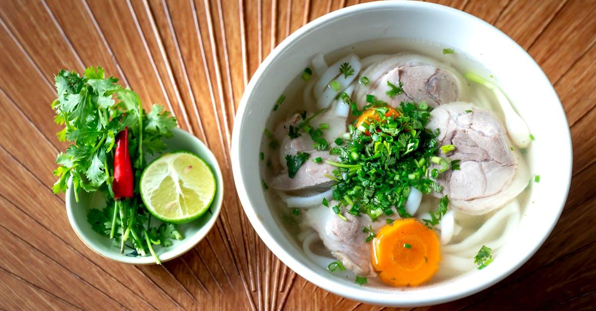 découvrez notre succulent poulet vietnamien, mariné avec des épices authentiques et des herbes fraîches, et savourez une explosion de saveurs qui vous transportera au cœur du vietnam.