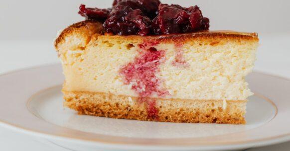 découvrez notre délicieuse recette de cheesecake, un dessert crémeux et savoureux qui ravira vos papilles. apprenez à préparer ce classique américain avec des ingrédients simples et des astuces pour un fond parfait. idéal pour toutes les occasions, ce cheesecake saura séduire vos invités !