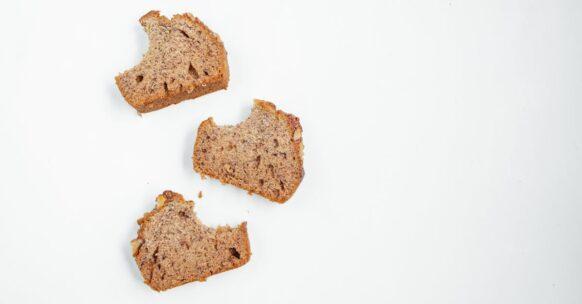 découvrez notre recette irrésistible de banana bread, un délice moelleux à base de bananes mûres, parfait pour le petit-déjeuner ou le goûter. facile à préparer, ce pain à la banane saura ravir vos papilles et celles de vos proches. n'attendez plus pour l'essayer!