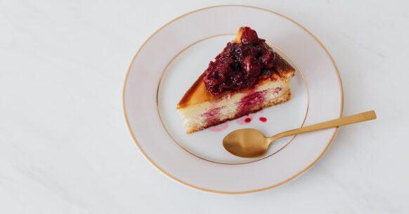 découvrez notre délicieuse recette de cheesecake, un dessert crémeux et savoureux, idéal pour toutes les occasions. apprenez à réaliser ce classique de la pâtisserie américaine avec une croûte croustillante et une garniture onctueuse. parfait pour les amateurs de douceurs !