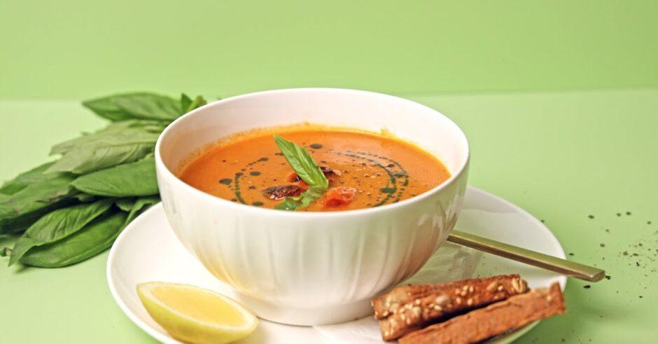 découvrez notre délicieuse recette de soupe de carottes, réconfortante et pleine de saveurs. parfaite pour réchauffer les journées d'hiver, cette soupe saine et facile à préparer ravira toute la famille !