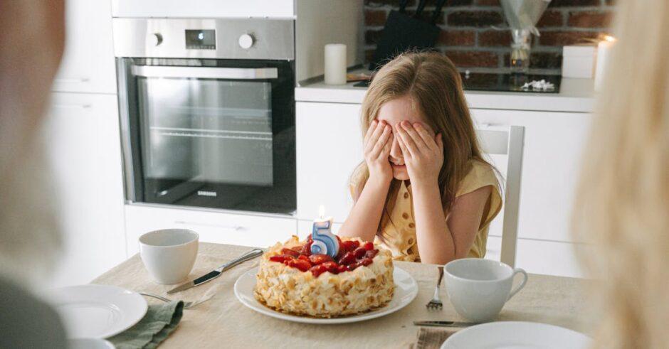 découvrez notre délicieuse recette de gâteau aux fraises, un dessert irrésistible alliant légèreté et saveurs fruitées. parfait pour vos célébrations ou simplement pour se faire plaisir !