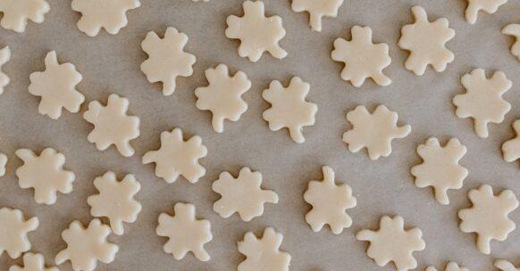 découvrez nos délicieux cookies au beurre de cacahuète, moelleux et savoureux, parfaits pour les amateurs de sucré. idéaux pour accompagner un café ou à déguster au goûter, ces biscuits maison plairont à toute la famille.