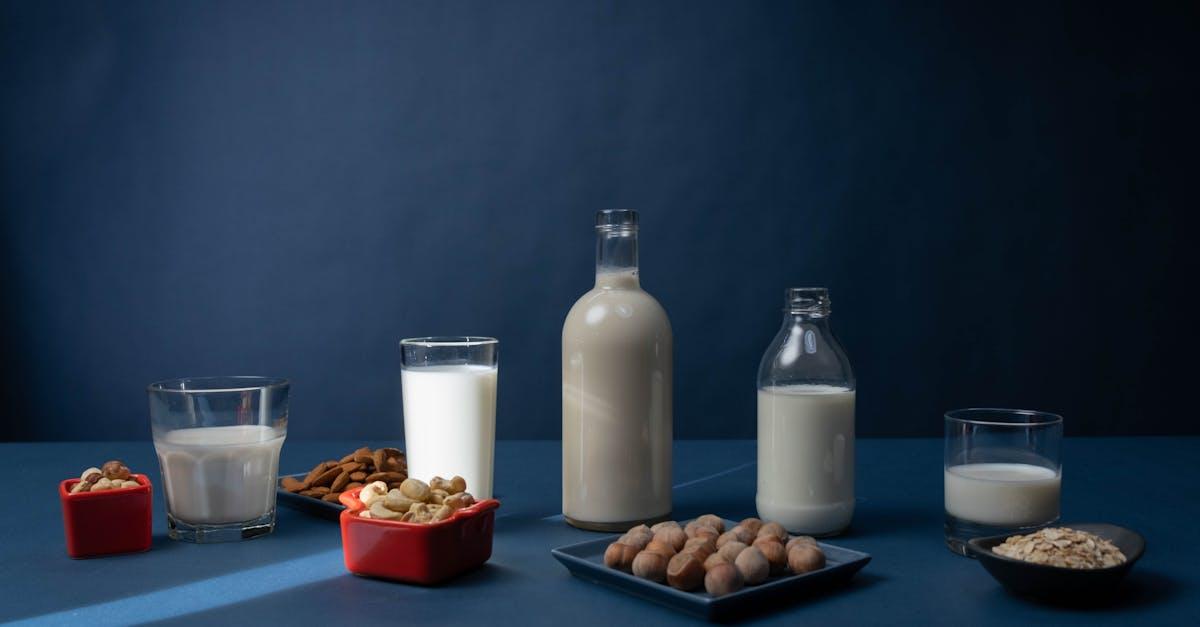 découvrez le lait d'amande, une alternative végétale délicieuse et nutritive. idéal pour les intolérants au lactose, il est parfait dans vos recettes et boissons. éveillez vos papilles avec ce goût subtil et ses bienfaits pour la santé.