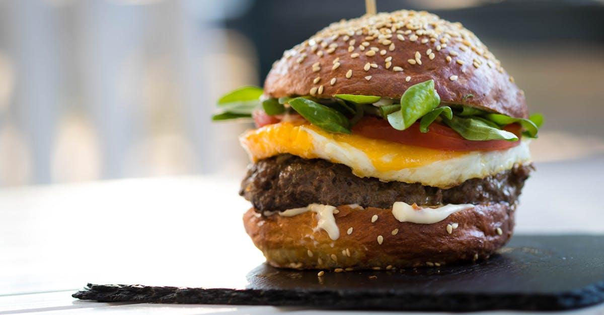 découvrez la douceur et la légèreté de la brioche, une pâtisserie classique française parfaite pour le petit-déjeuner ou le goûter. apprenez à préparer cette délicieuse brioche moelleuse, à la croûte dorée, et savourez chaque bouchée avec un café ou un chocolat chaud.