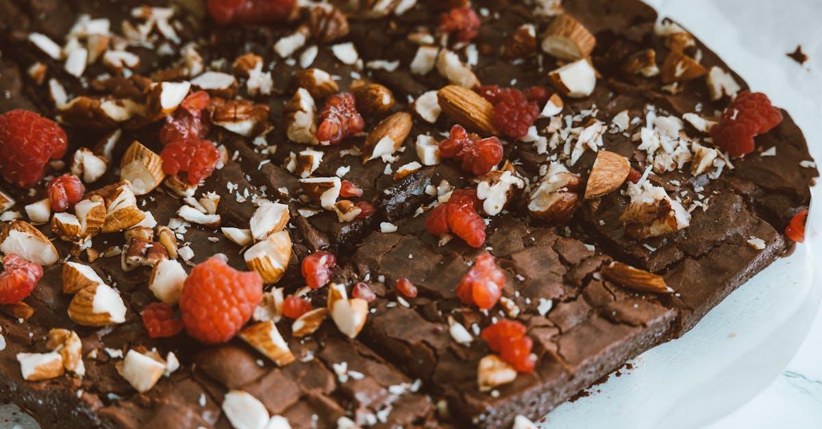 découvrez la recette parfaite de brownies moelleux et chocolatés, idéale pour satisfaire toutes vos envies sucrées. faciles à préparer, ces délices au chocolat raviront vos papilles et celles de vos invités. plongez dans un monde de gourmandise avec nos conseils et astuces pour réussir des brownies irrésistibles !