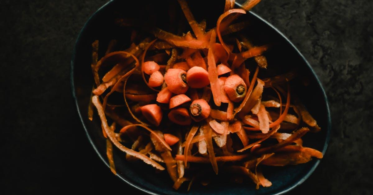 découvrez le délice du carrot halwa, un dessert indien traditionnel à base de carottes fraîches et de lait, délicatement sucré et parfumé aux épices. un régal qui fond dans la bouche et éveille les sens!