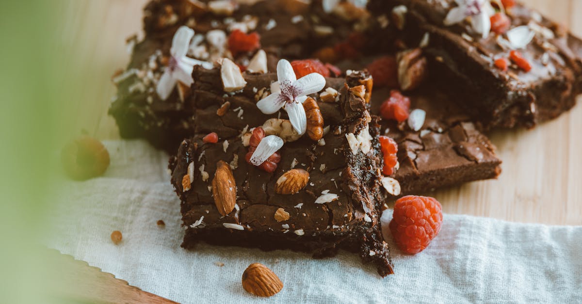 découvrez la recette irrésistible de nos chocolate brownies, des douceurs chocolatées fondantes en cœur et croustillantes à l'extérieur. parfaites pour satisfaire toutes vos envies sucrées, elles apporteront une touche gourmande à vos moments de partage.