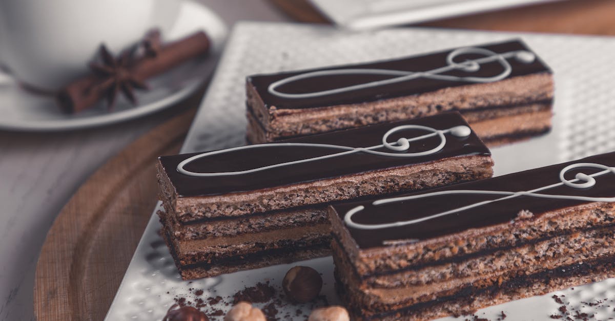 découvrez notre délicieuse recette de gâteau au chocolat, riche et fondant en bouche. parfait pour toutes les occasions, ce dessert irrésistible ravira les amateurs de chocolat par sa texture moelleuse et son goût intense. apprenez à le réaliser facilement chez vous!