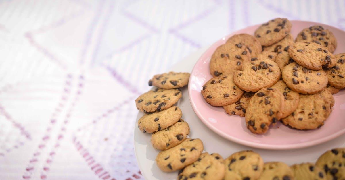 savourez nos délicieux cookies aux pépites de chocolat, à la fois croustillants à l'extérieur et tendres à l'intérieur. parfaits pour une collation gourmande ou un dessert réconfortant, ces cookies raviront les amateurs de chocolat avec leur recette authentique et des ingrédients de qualité.