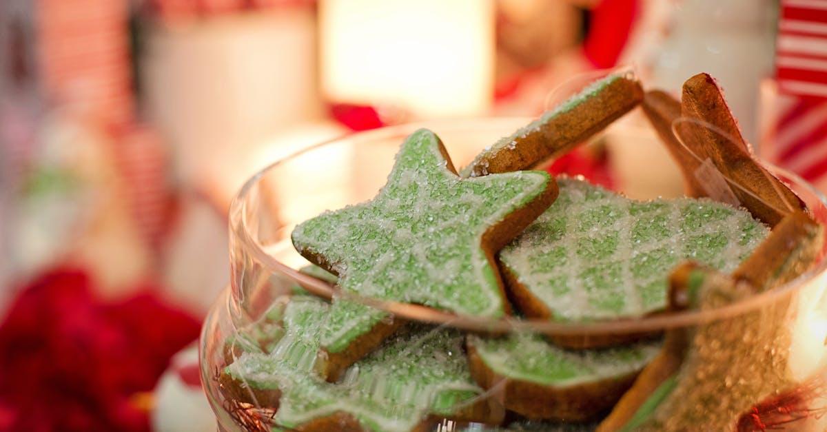 découvrez des recettes délicieuses de biscuits de noël qui émerveilleront vos proches. faciles à préparer, nos cookies festifs ajoutent une touche sucrée à vos fêtes de fin d'année. que vous aimiez la menthe, le chocolat ou les épices, trouvez l'inspiration pour vos créations gourmandes.