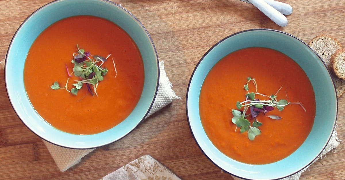 découvrez notre délicieuse soupe crémeuse de langoustines, un plat raffiné qui allie saveur et élégance. préparée avec des ingrédients frais et de qualité, cette recette réconfortante ravira tous les gourmets. idéale pour les occasions spéciales ou un dîner chic, savourez l'explosion de saveurs marines en un instant.