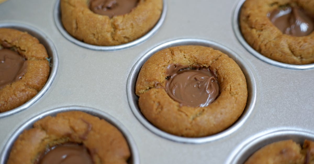 découvrez la délicieuse recette des cookies au nutella : des douceurs moelleuses et fondantes, parfaites pour satisfaire toutes vos envies sucrées. faciles à préparer, ces cookies allient le goût irrésistible du chocolat et la texture onctueuse du nutella. un véritable régal pour les petits et les grands!