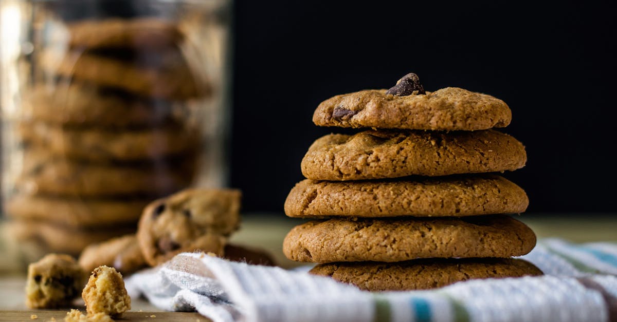 découvrez la recette délicieuse et irrésistible des cookies au beurre de cacahuète ! ces biscuits tendres et savoureux sont parfaits pour les amateurs de sucré et de fruits secs. faciles à préparer, ils raviront vos papilles et celles de vos proches à chaque bouchée.