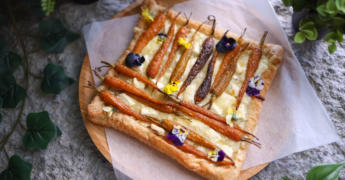 découvrez l'art de la pâte feuilletée : délicieuse, croustillante et polyvalente, elle est la base parfaite pour vos créations sucrées et salées. apprenez toutes les astuces pour réussir ce classique de la cuisine française.