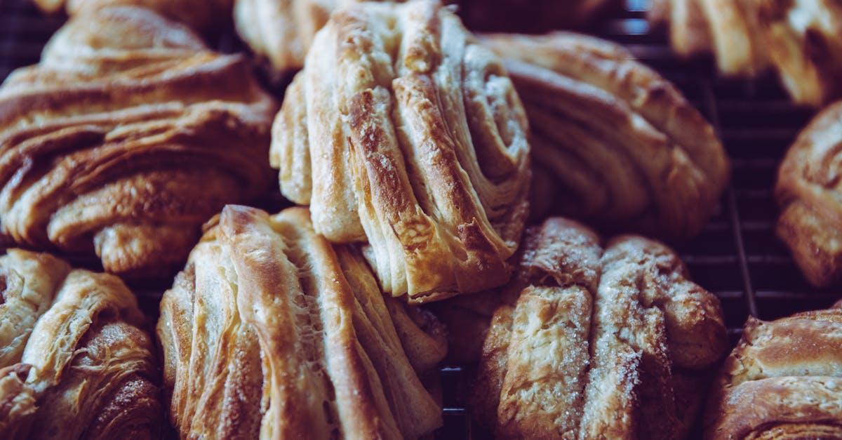 découvrez les secrets de la pâte feuilletée : un incontournable de la cuisine française, idéale pour vos recettes sucrées et salées. apprenez à réaliser cette délicieuse pâte croustillante et légère pour épater vos invités avec des créations gourmandes.