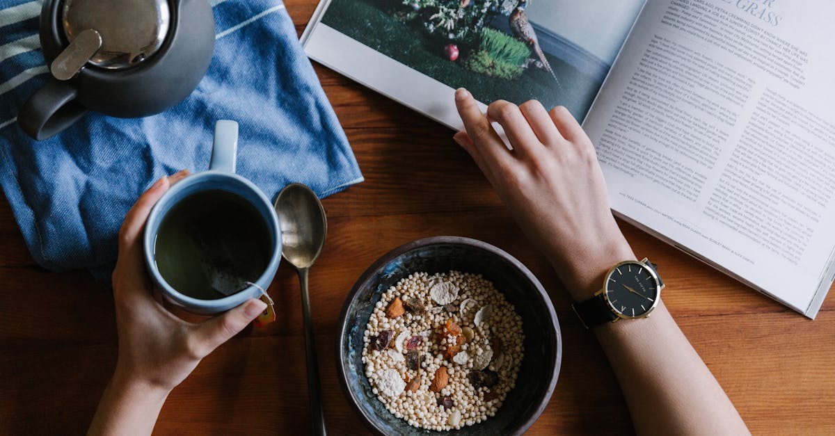 découvrez le quinoa, un super-aliment riche en protéines, minéraux et fibres. originaire des andes, il est parfait pour des recettes saines et savoureuses. apprenez à cuisiner le quinoa de nombreuses façons pour profiter de ses bienfaits nutritionnels.