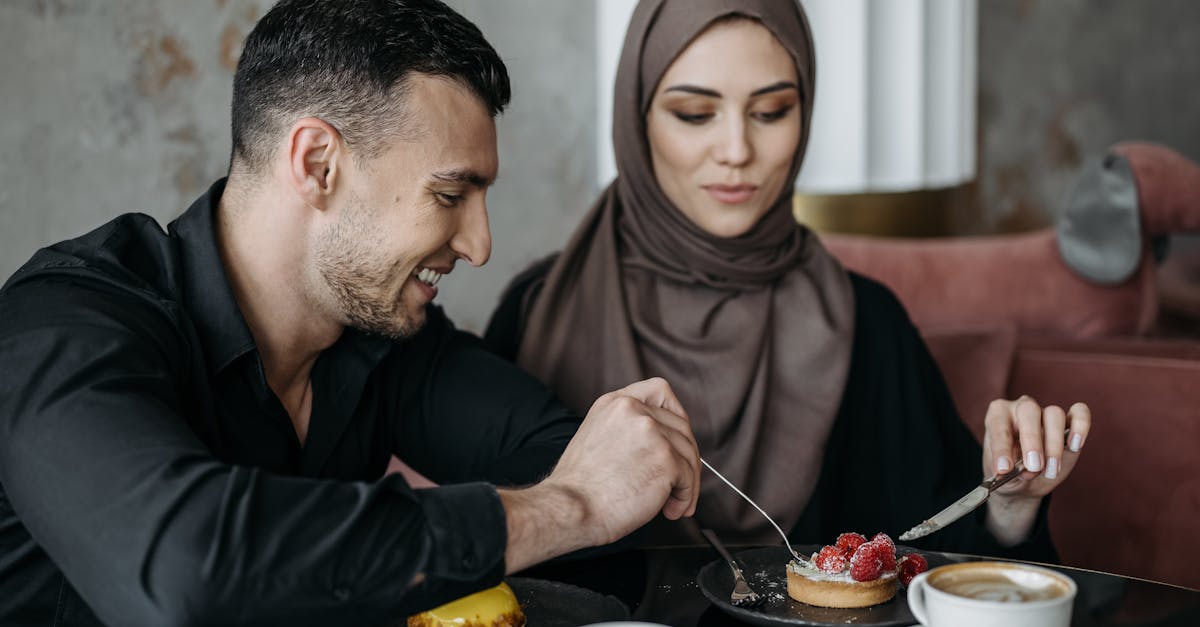 découvrez notre délicieuse tarte aux framboises, un dessert frais et fruité qui allie la douceur de la pâte sucrée à l'acidité des framboises. parfaite pour les amateurs de cuisine maison, cette recette vous promet un voyage gourmand au cœur de l'été.