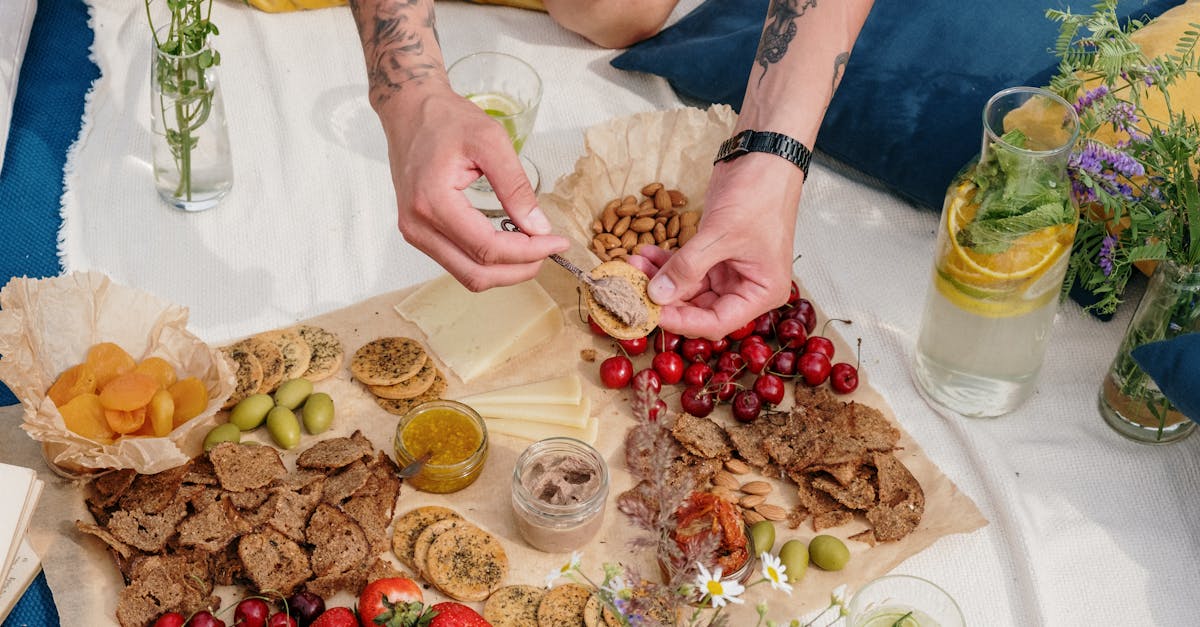 découvrez la tapenade, une délicieuse préparation provençale à base d'olives, câpres et épices. idéale pour accompagner vos apéritifs ou agrémenter vos plats, elle séduira vos papilles par ses saveurs méditerranéennes authentiques. facile à préparer, la tapenade est le choix parfait pour ravir vos invités et ajouter une touche de gourmandise à vos repas.