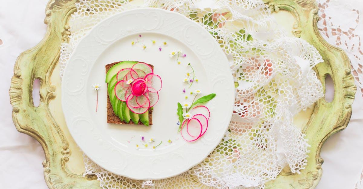 découvrez l'art de la tartine avec des recettes créatives et savoureuses. que vous soyez amateur de sucré ou de salé, explorez des idées simples pour un snack rapide ou un repas équilibré qui séduira vos papilles.