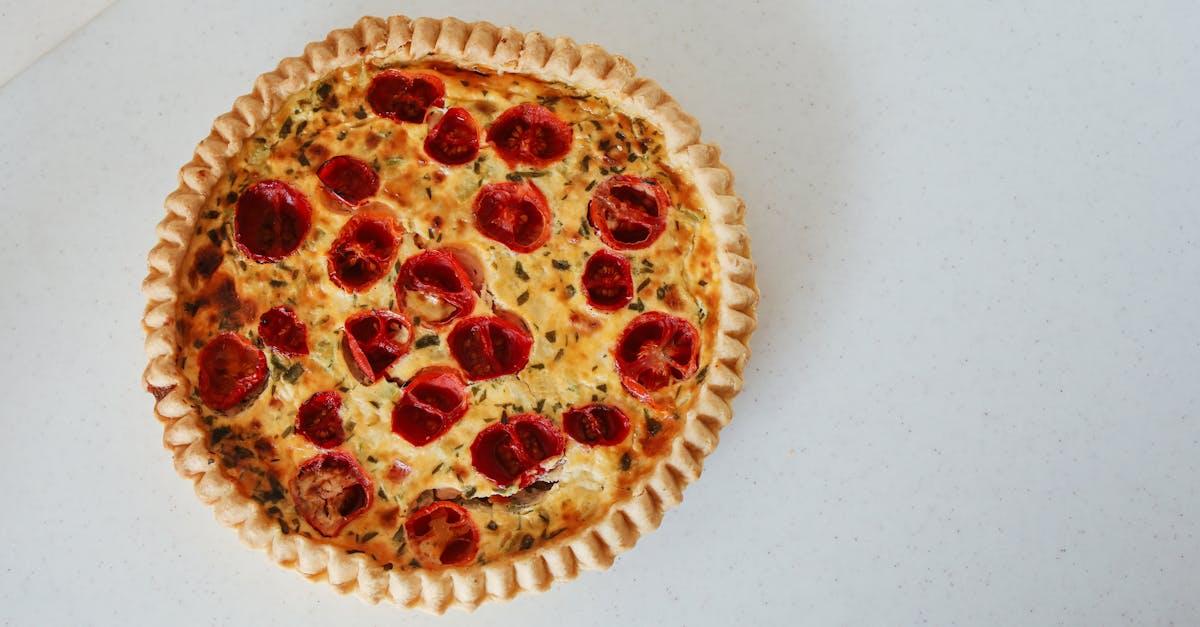 découvrez notre délicieuse tarte à la tomate, un mélange parfait de saveurs méditerranéennes. idéale pour un déjeuner léger ou un apéritif, cette recette simple ravira vos invités avec sa croûte dorée et ses tomates juteuses. parfaite chaude ou à température ambiante, elle apporte une touche estivale à toutes vos occasions.