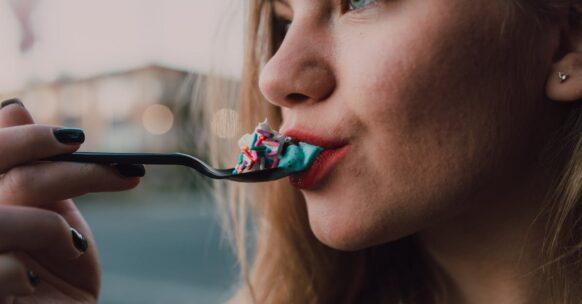 découvrez les délicieuses crêpes thaïlandaises, une fusion parfaite de saveurs sucrées et salées. préparées avec des ingrédients frais et des épices exotiques, ces crêpes sont idéales pour une collation gourmande ou un dessert unique. laissez-vous emporter par l'authenticité de la cuisine thaïlandaise avec chaque bouchée.