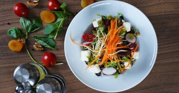 découvrez notre délicieuse tarte aux tomates et au fromage de chèvre, un plat savoureux et facile à préparer qui ravira vos papilles. parfaite pour un déjeuner léger ou un dîner élégant, cette recette met en valeur la fraîcheur des ingrédients et l'harmonie des saveurs.