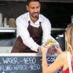 découvrez l'originalité du 'watermelon burger', une délicieuse alternative veggie qui associe la fraîcheur juteuse de la pastèque à des saveurs savoureuses. parfait pour les chaudes journées d'été, ce burger audacieux saura surprendre vos papilles et élever vos barbecues à un niveau supérieur!