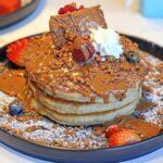 découvrez notre délicieuse recette de pancakes aux framboises, moelleux et savoureux, parfaits pour un brunch gourmand ou un petit-déjeuner réconfortant. laissez-vous séduire par la douceur des framboises et la légèreté de la pâte.
